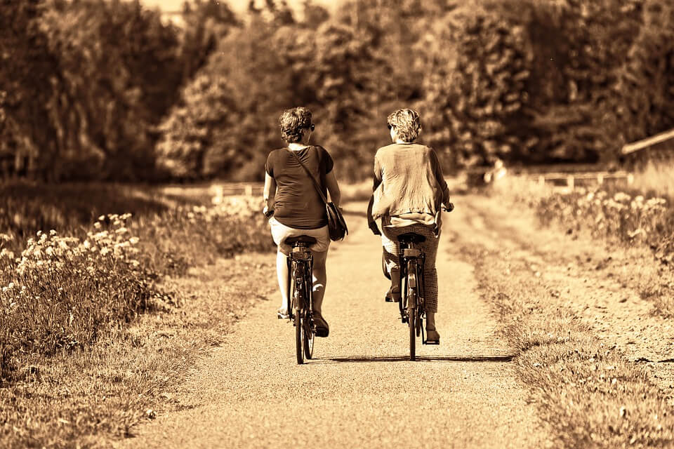 What Is A Platonic Friendship & Why They're Good To Have